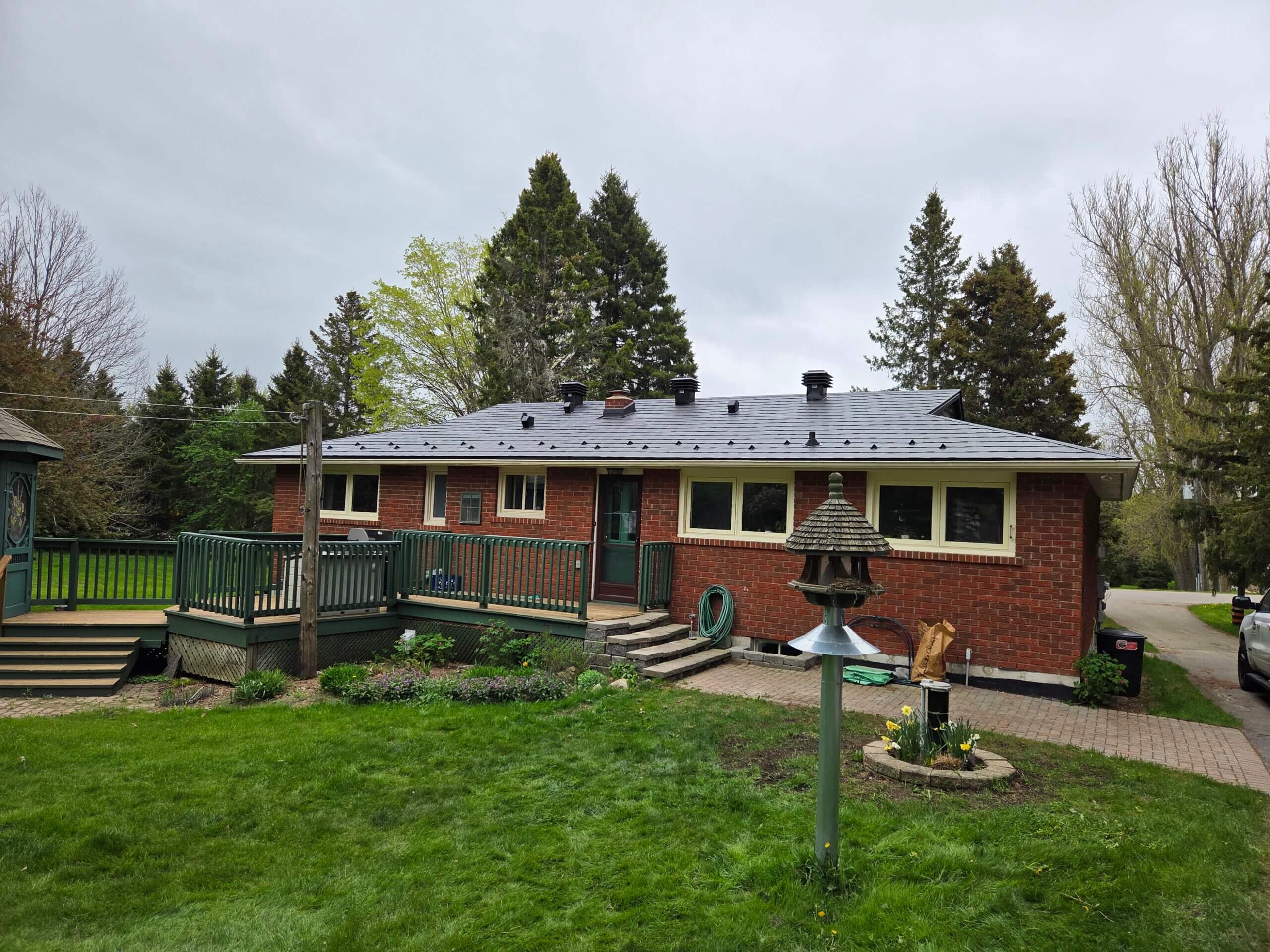Metal Roof Experts serving Barrie, Oro-Medonte, Innisfil, and surrounding areas